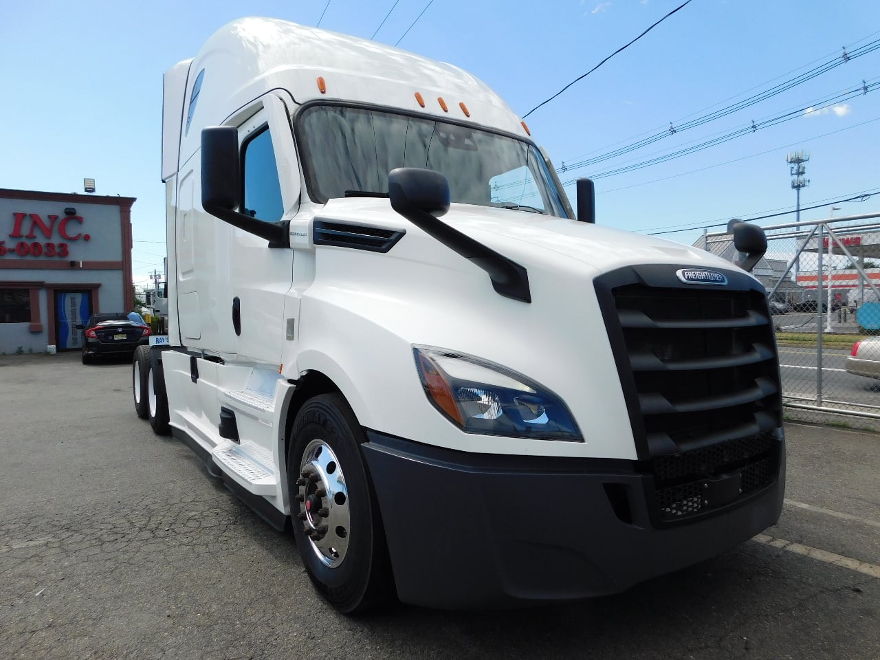 2021 FREIGHTLINER CASCADIA Tandem Axle Sleeper #1 2021 FREIGHTLINER CASCADIA Tandem Axle Sleeper #1